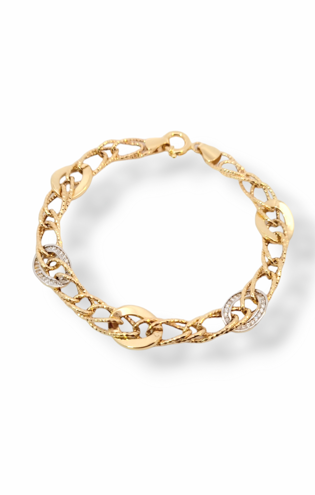 Deze armband van Louis Bros is vervaardigd uit 14 karaat bicolor wit-geel (8.22 gr.). De armband heeft een breedte van 10.80 mm en een dikte 2.34 mm .En een lengte van 19 cm.Deze armband is echt een plaatje aan de vrouwenpols, tijdloos, draagbaar is voor dagelijks gebruik en voor speciale gelegenheden.